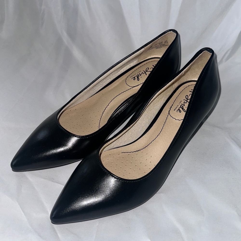 Life Stride Women's Black Heels Soft System Size 5.5
